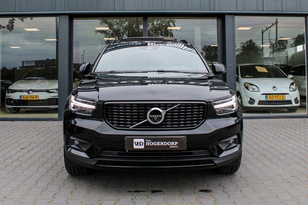 Volvo XC40 1.5 T2 R-Design / Pano / 360cam/H&K/Trek.hk, 1525 kg, Gebruikt, 129 pk, Leder en Stof