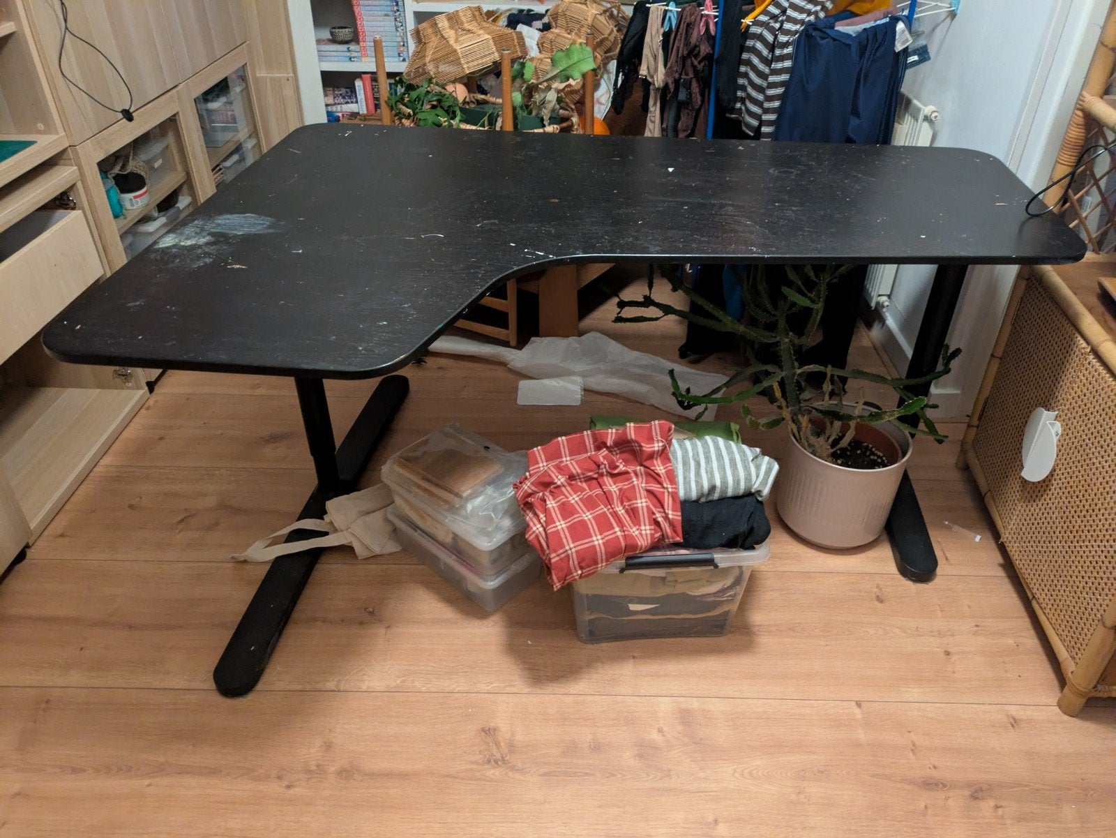 Gratis zwart hoekbureau Ikea, Ophalen, Gebruikt, Spaanplaat of MDF, Hoekbureau