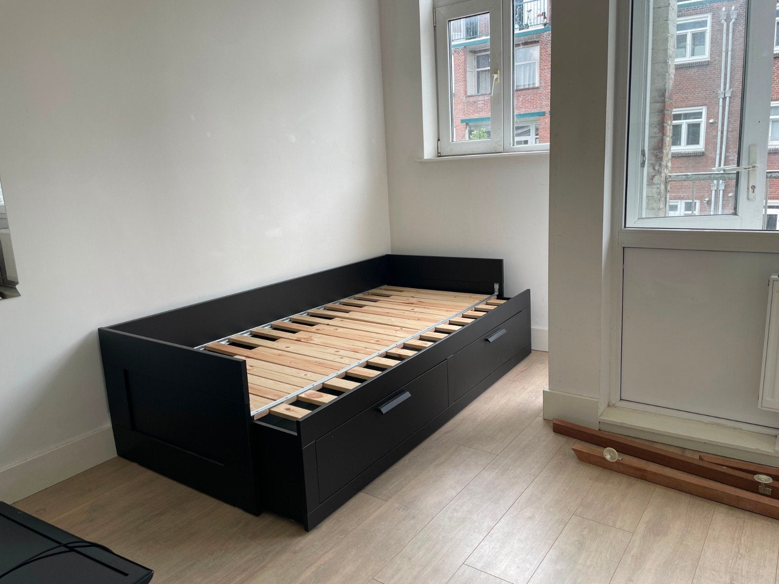 Zwart slaapbank/bed met lades - zo goed als nieuw, Ophalen, 90 cm, Eenpersoons, Zwart