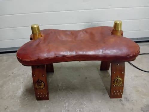 Vintage Marokkaanse Kameelzadel Krukje met Leer voetenbankje, Gebruikt, Hout, 50 tot 75 cm, Ophalen of Verzenden