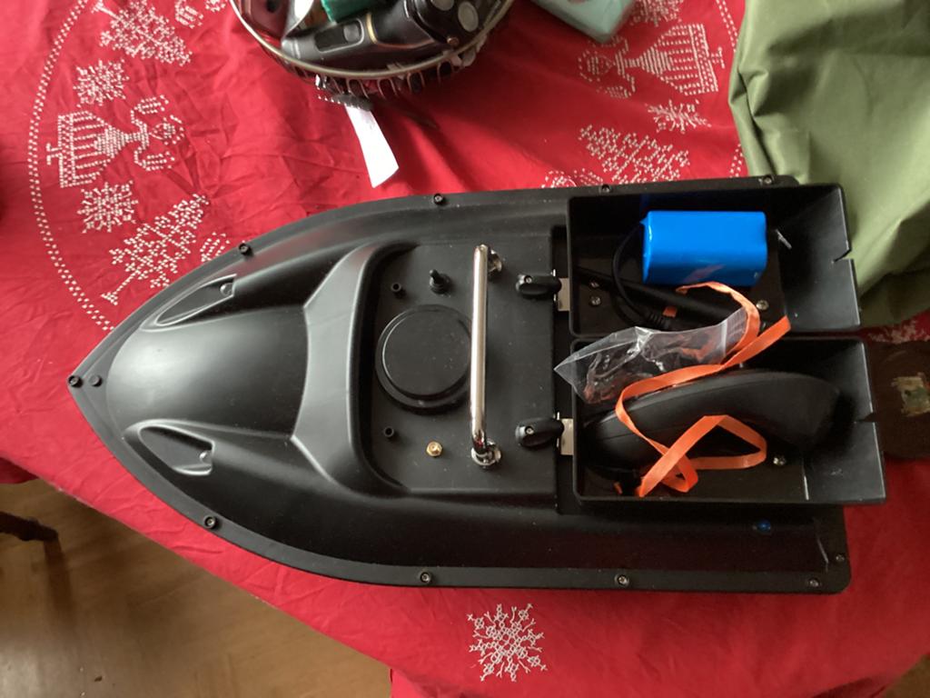 1 keuze voerboot, Hobby en Vrije tijd, Ophalen of Verzenden, Zo goed als nieuw