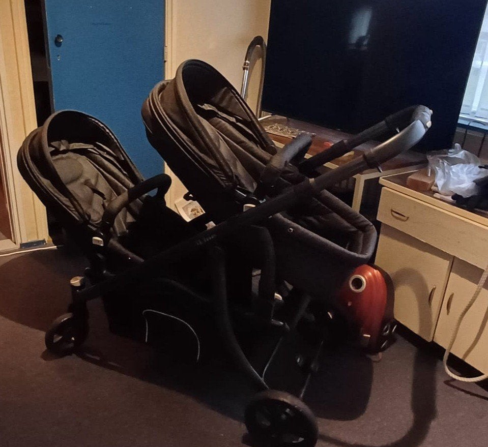 Duo Tweeling Buggy met Reiswieg en Buggyzitjes, Overige merken, Ophalen of Verzenden, Zo goed als nieuw, Duowagen