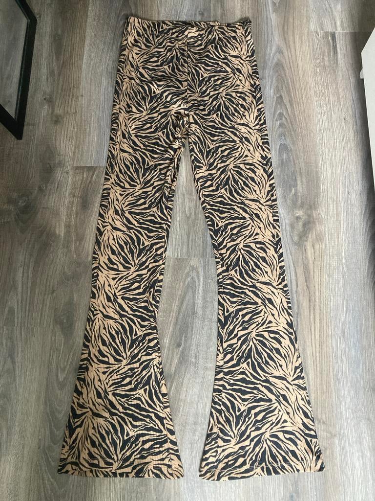 Zebraprint flared broek, Kleding | Dames, Broeken en Pantalons, Maat 38/40 (M), Zwart, Ophalen of Verzenden, Zo goed als nieuw