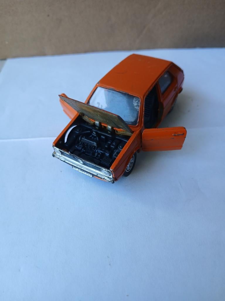 VW Golf 1. Schuco 1:43, achterschade, Ophalen of Verzenden, Gebruikt, Auto, Schuco