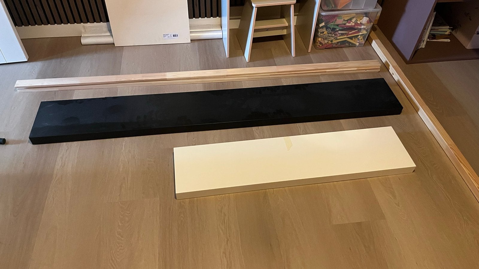 Ikea Wandplanken: Wit (110x26x5) en Zwart (190x26x5), Huis en Inrichting, Woonaccessoires | Wandplanken en Boekenplanken, Ophalen