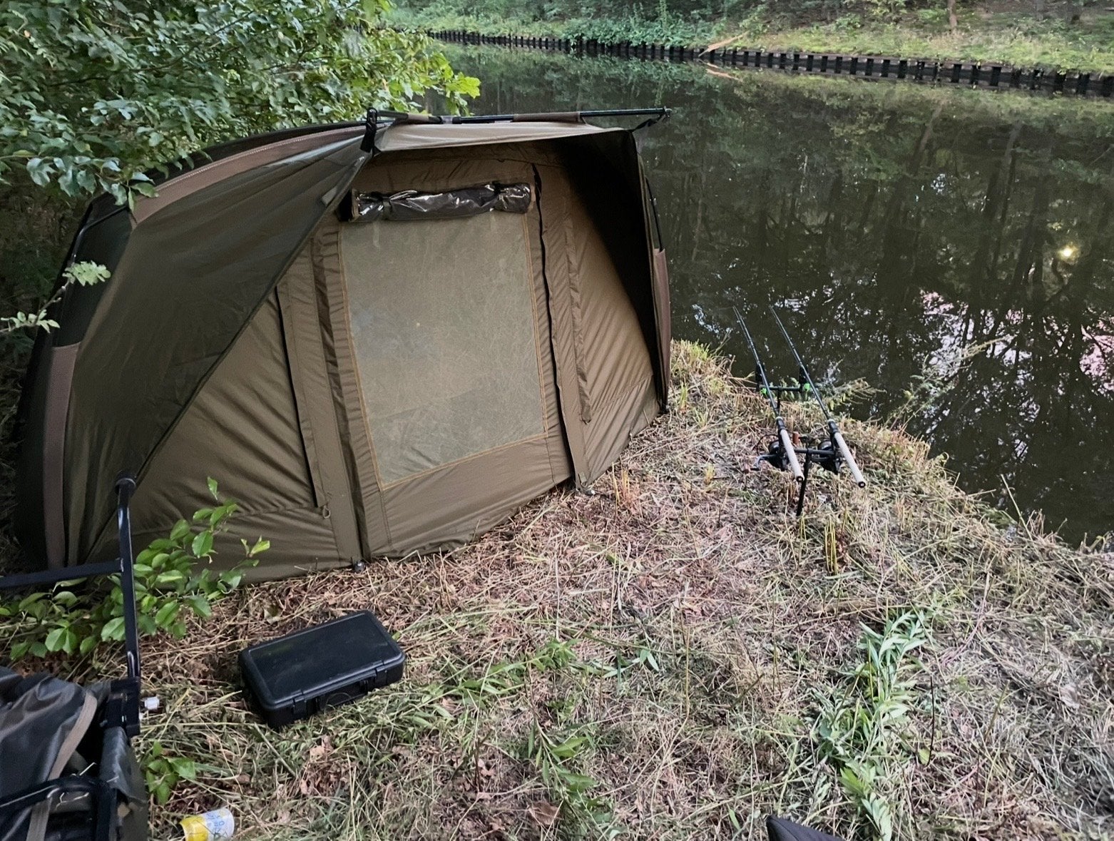 Sonik AXS Bivvy met Overwrap & Camouflagenet - Z.G.A.N., Caravans en Kamperen, Ophalen, Zo goed als nieuw, Tot en met 2