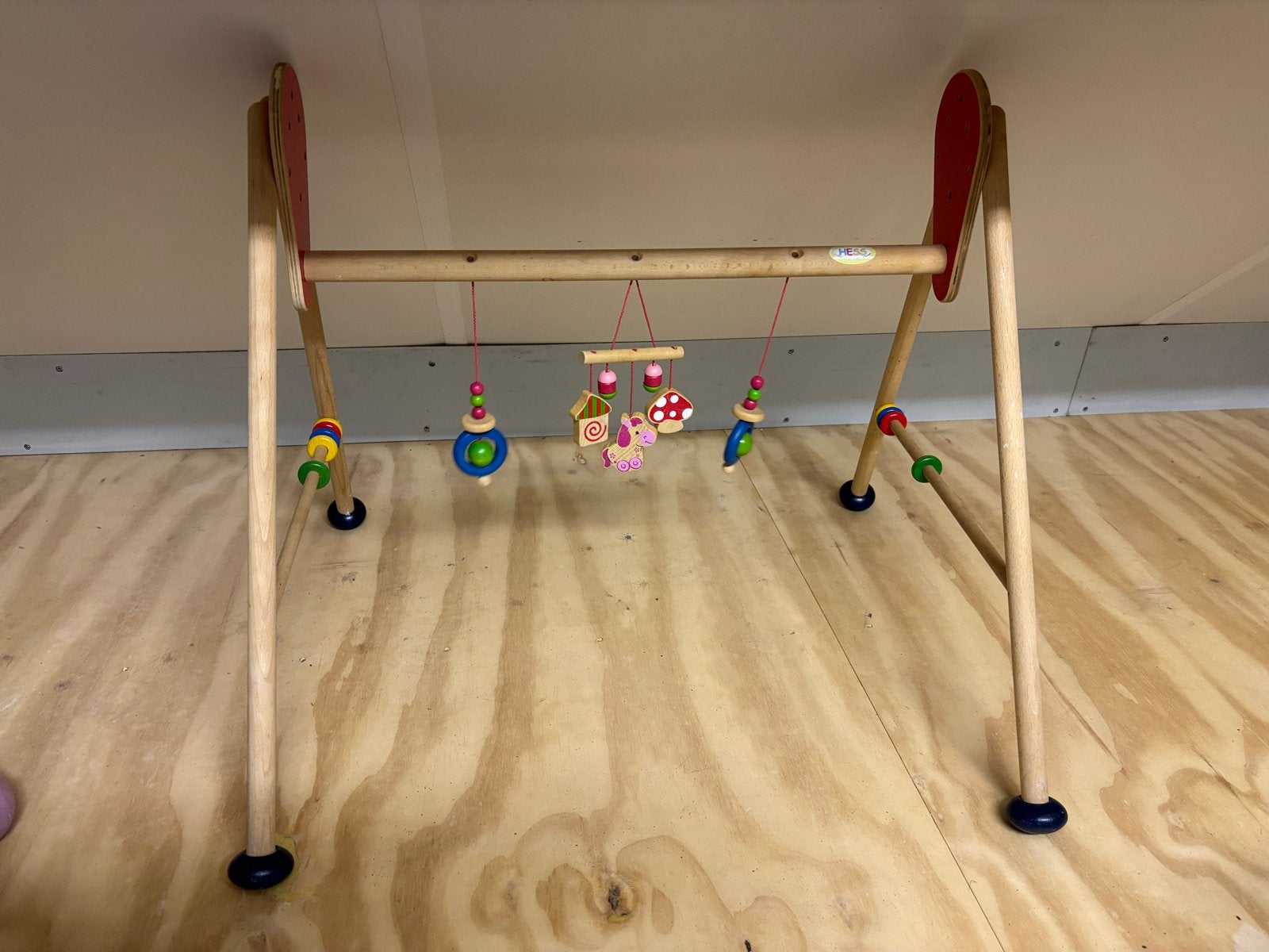 Houten babygym met speeltjes, Kinderen en Baby's, Speelgoed | Babyspeelgoed, Ophalen of Verzenden, Zo goed als nieuw, Babygym