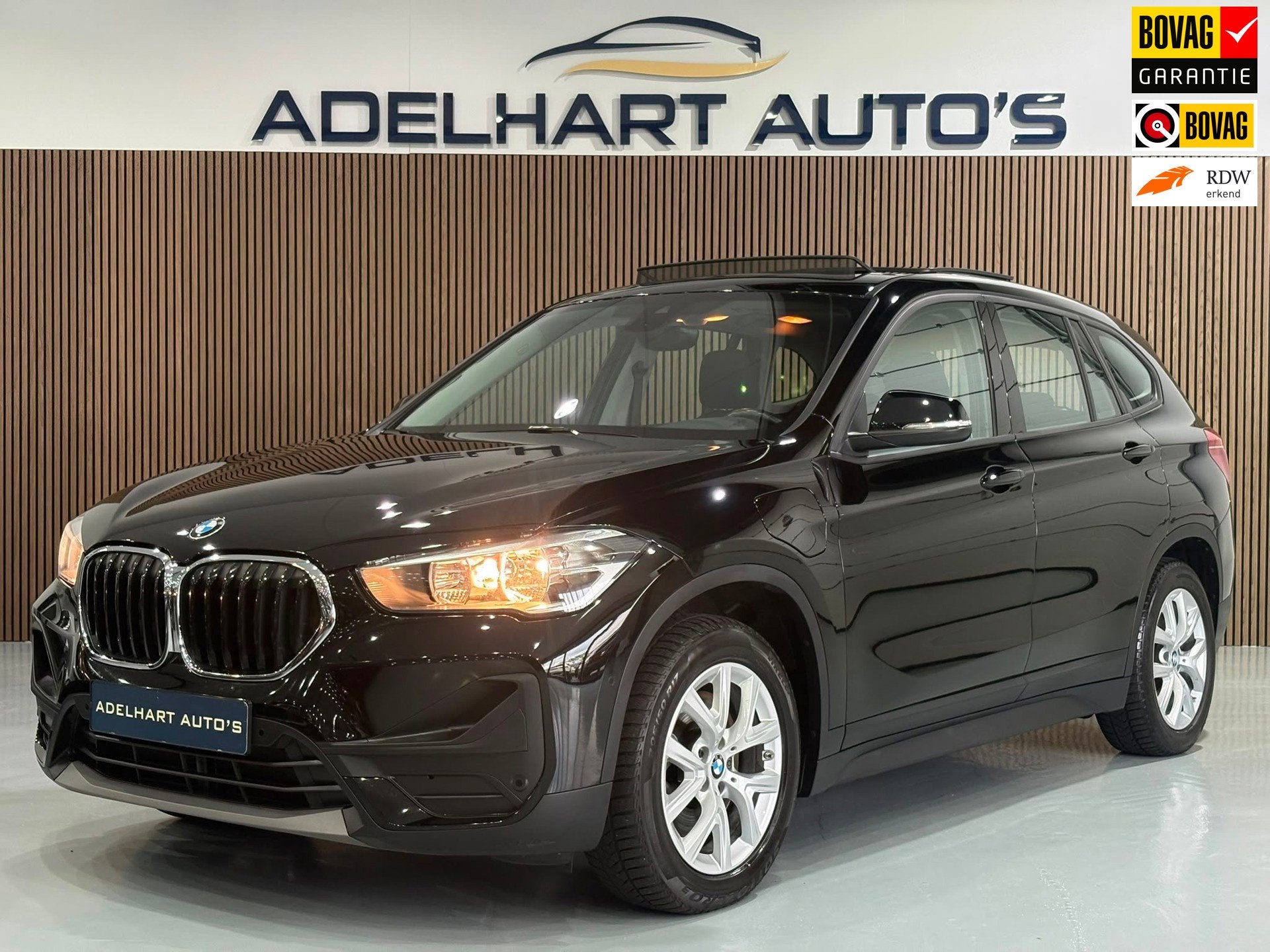 BMW X1 xDrive25e eDrive Edition / Panorama dak / Cruise cont, Auto's, Dealer onderhouden, Automatische klimaatregeling, Zwart