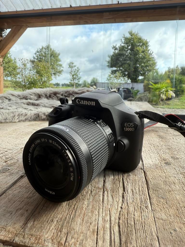 Canon EOS 1300D Spiegelreflexcamera met EF-S 18-55mm lens, Gebruikt, Spiegelreflex, Canon, Ophalen of Verzenden
