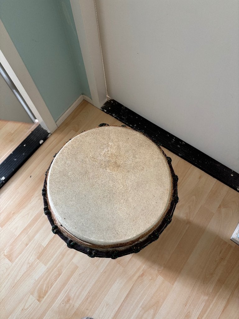 Djembe uit Senegal - Handgemaakte Afrikaanse trommel, Muziek en Instrumenten, Ophalen, Gebruikt, Trommel