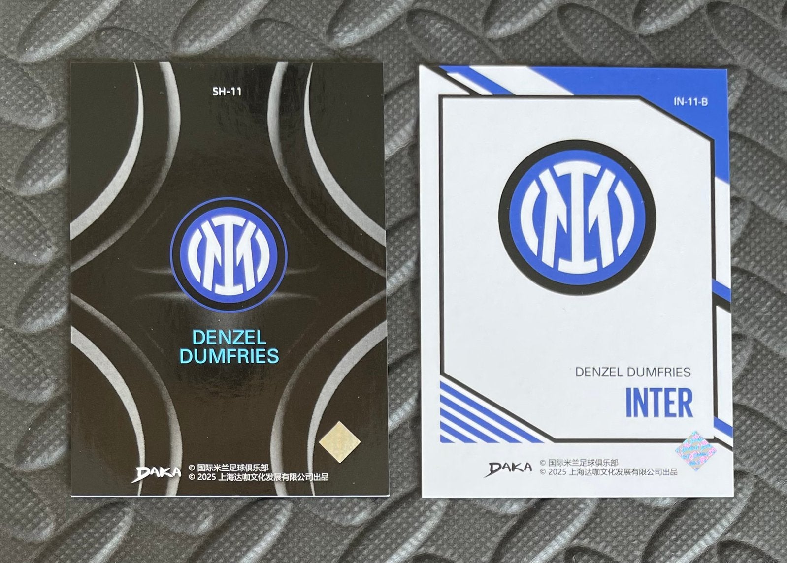 Denzel Dumfries Inter Daka 2025 Kaarten Set, Verzamelen, Ophalen of Verzenden, Nieuw, Buitenlandse clubs, Poster, Plaatje of Sticker
