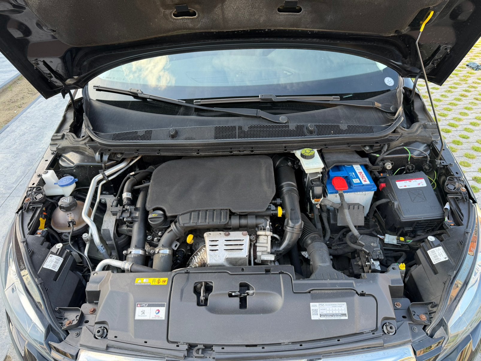 Foto 12 van Peugeot 308 1.2 E-thp 81KW/110PK SW 2015 Zwart