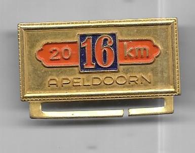 APELDOORN BROCHE SPELD MEDAILLE 20  16 KM, Verzamelen, Verzenden, Gebruikt, Overige onderwerpen, Speldje of Pin