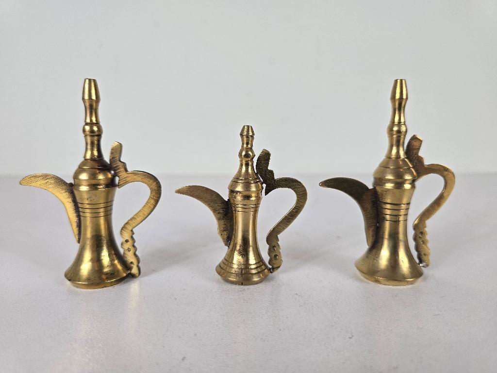 Drie miniatuur Arabische koffiepotten Dallah, messing, Ophalen of Verzenden, Koper