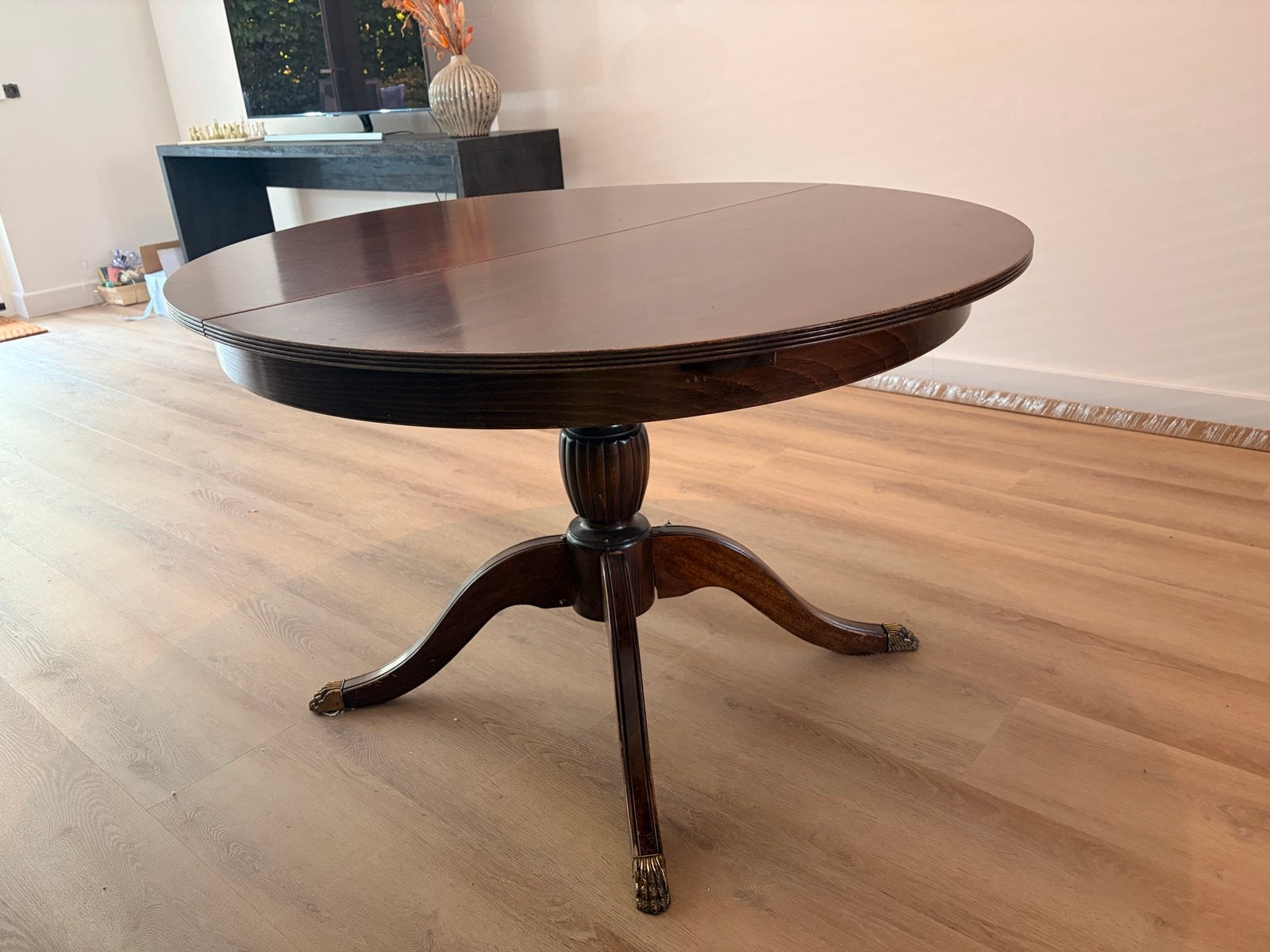 Klassieke ronde eettafel met klauwpoten, Ophalen
