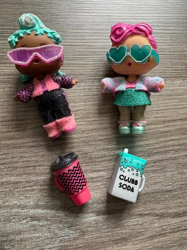 Twee LOL winter poppetjes, Ophalen of Verzenden, Zo goed als nieuw