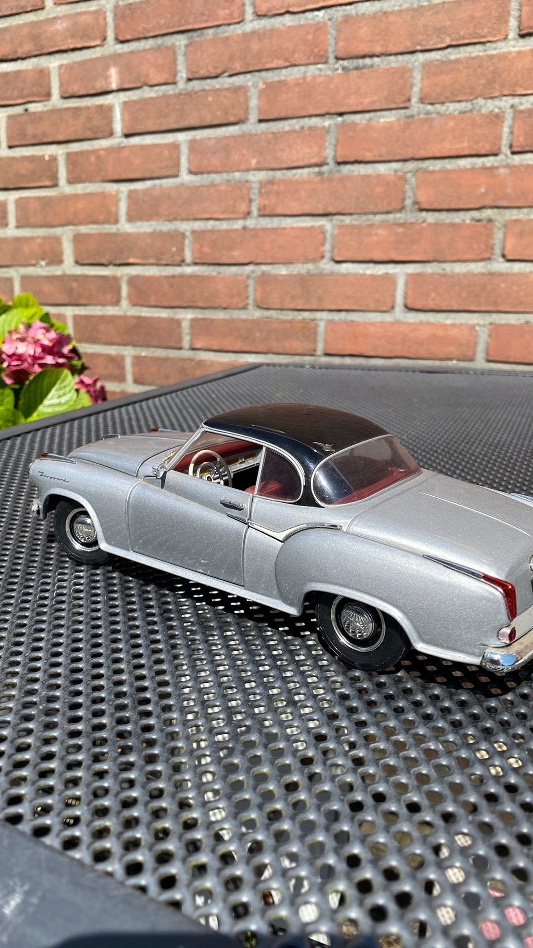 Mooi model Borgward. 1/18, Ophalen of Verzenden, Zo goed als nieuw, Revell