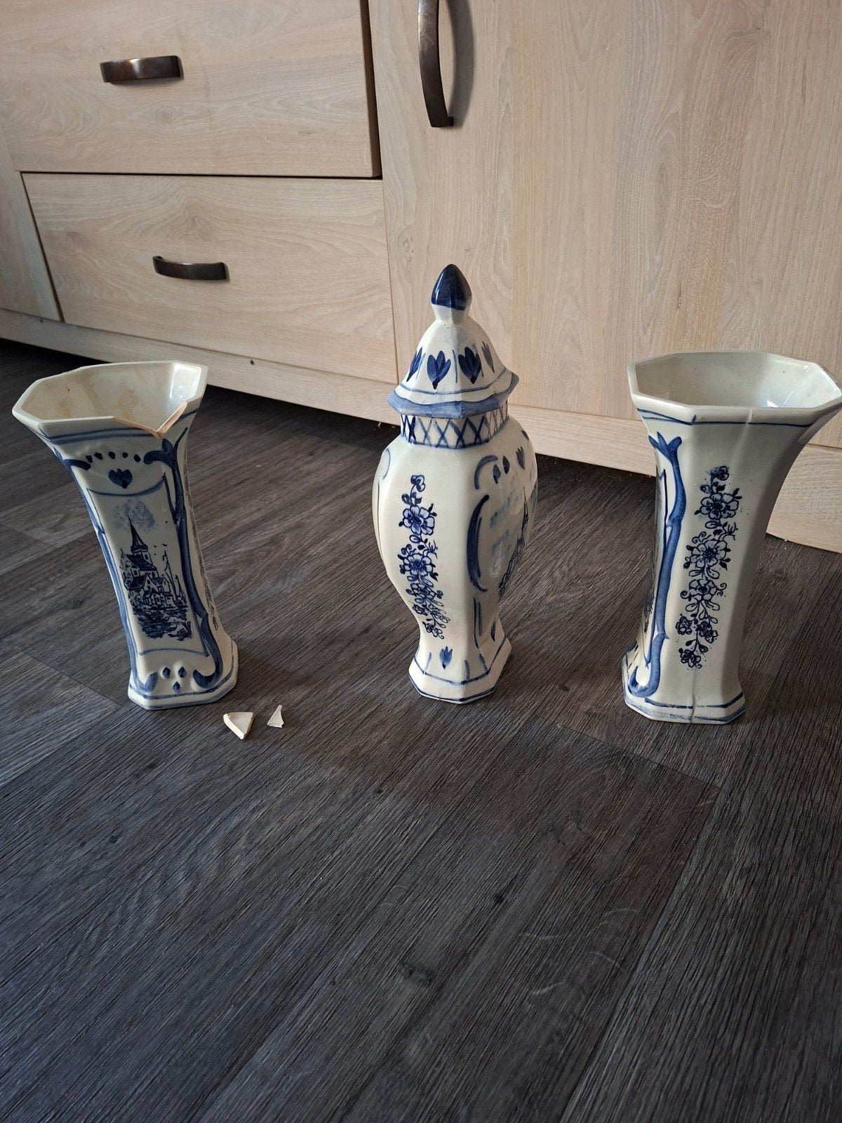 Delfts Blauw vazen en pot met deksel - beschadigd, Ophalen of Verzenden