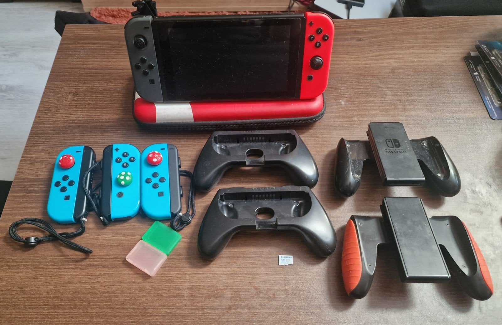 Nintendo Switch + Joycons + Case + Houders, Spelcomputers en Games, Gebruikt, Ophalen of Verzenden, Switch Original, Met 3 controllers of meer