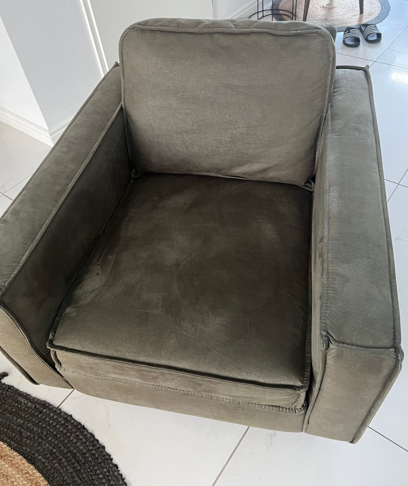 Fauteul, donker groen suede, Ophalen, Zo goed als nieuw, 50 tot 75 cm, Leer