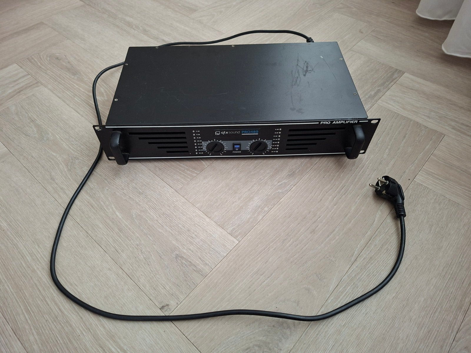 PA versterker QTX pro480, Audio, Tv en Foto, Ophalen of Verzenden, Gebruikt, 120 watt of meer, Overige merken