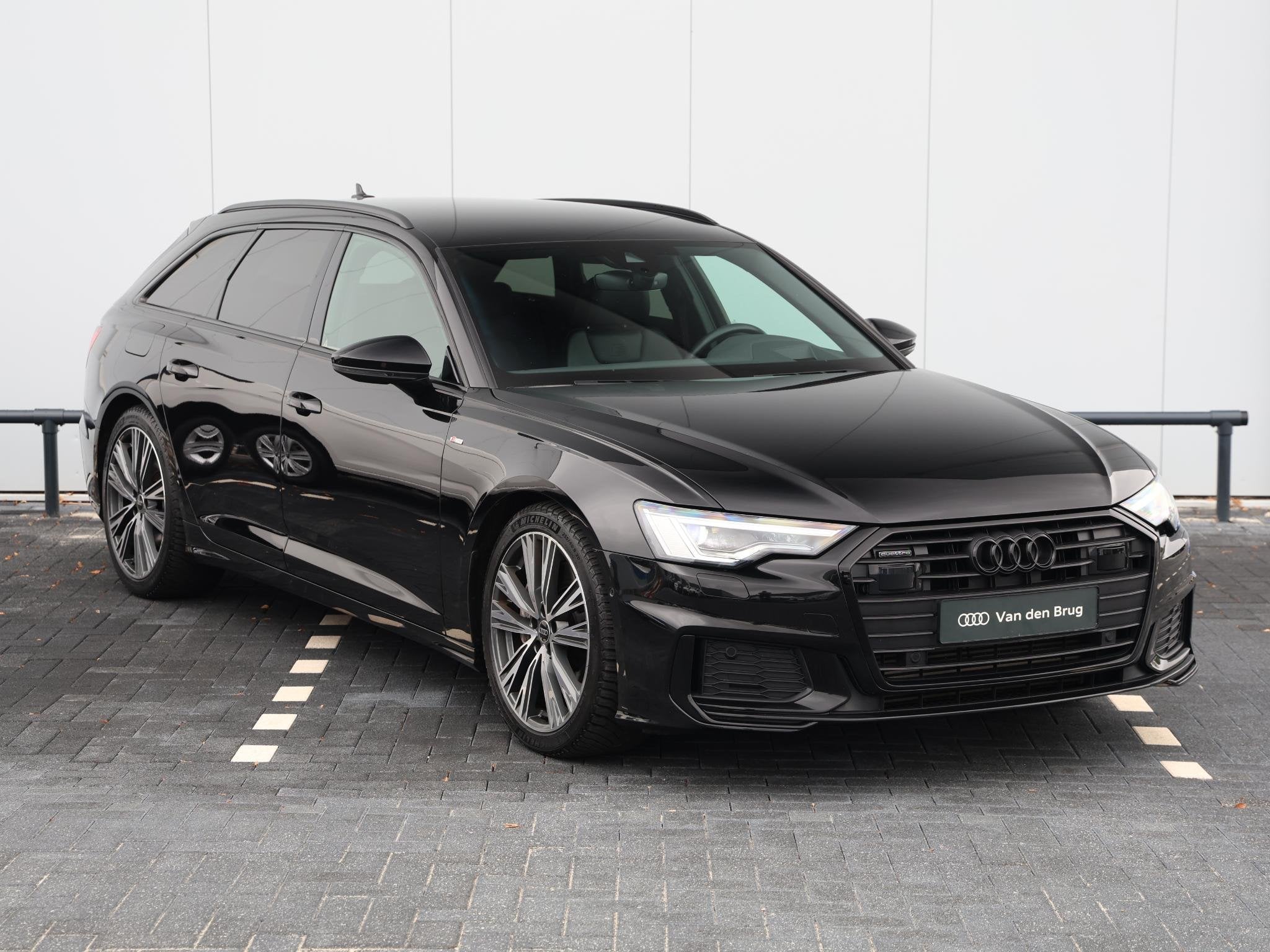 Audi A6 Avant 55 TFSI quattro S edition 340pk V6| Elektrisch, Auto's, Automaat, Gebruikt, 2995 cc, 2000 kg
