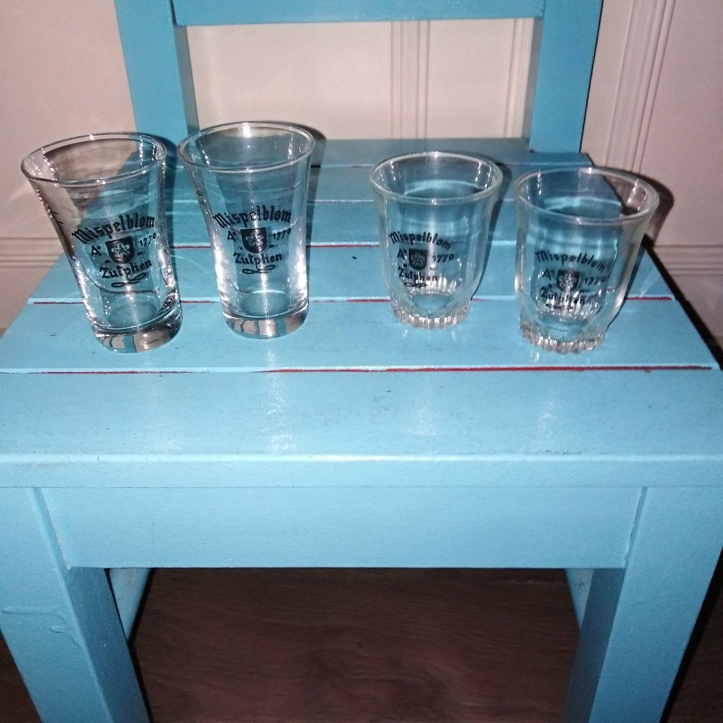 Mispelblom Zutphen borrelglaasjes 4 stuks, Ophalen, Zo goed als nieuw, Borrel- of Shotglas