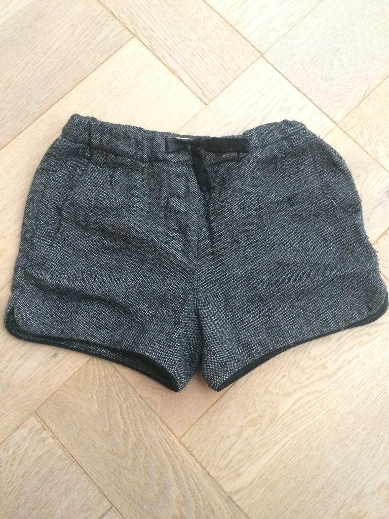 Leuk kort zwart/wit geblokt broekje van Zara maat 116, Broek, Gebruikt, Meisje, Ophalen of Verzenden