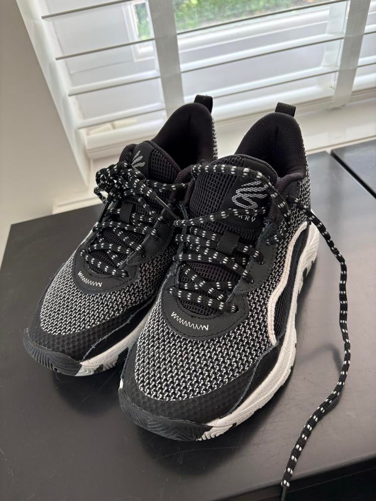 Under Armour Stephen Curry Basketbalschoenen - Maat 35.5, Ophalen, Zo goed als nieuw, Schoenen