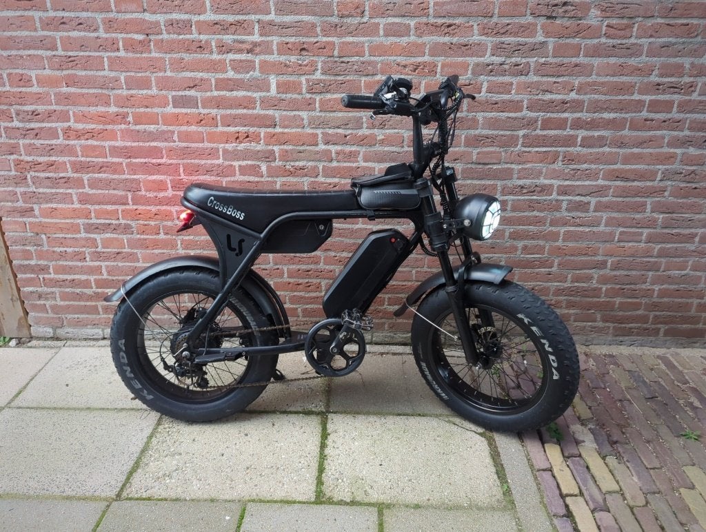 V8 dubbele accu 750watt motor, Overige merken, Ophalen of Verzenden, Zo goed als nieuw, 59 cm of meer
