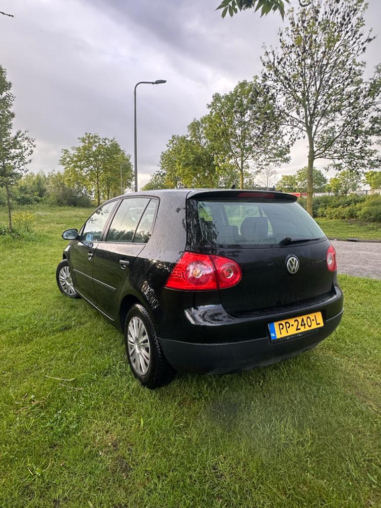 Volkswagen Golf 1.6 75KW 5D 2006 Zwart, Auto's, Volkswagen, Voorwielaandrijving, 4 cilinders, 620 kg, Zwart