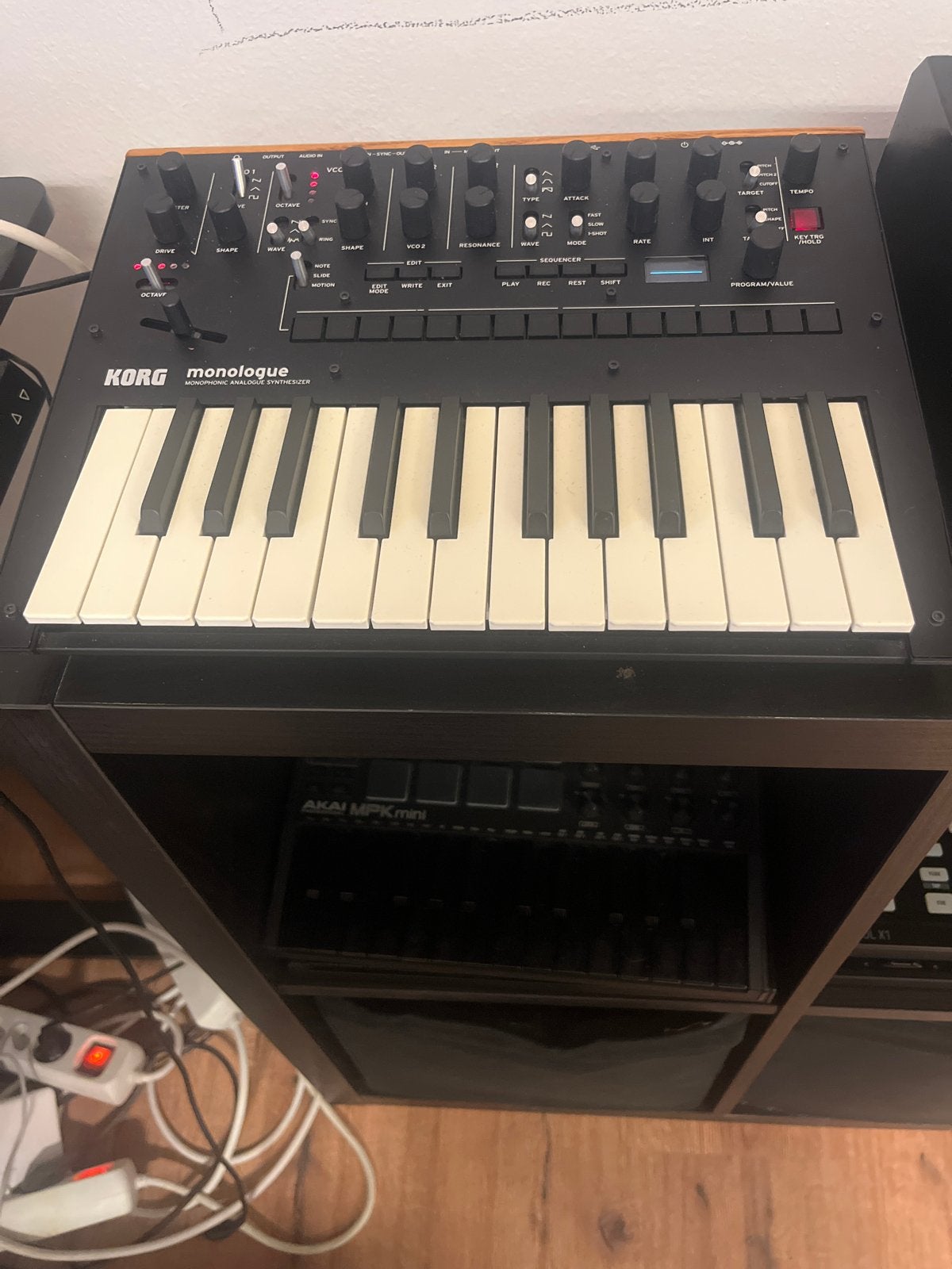 Korg Monologue Analoge Synthesizer - Zo goed als nieuw, Muziek en Instrumenten, Synthesizers, Korg, Zo goed als nieuw, Met midi-aansluiting