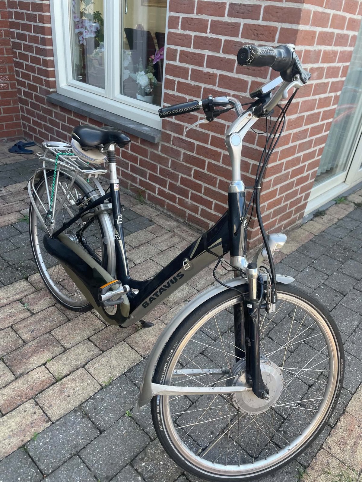 Foto 3 van Electrische dames fiets batavus 28 inch 8 versnelingen