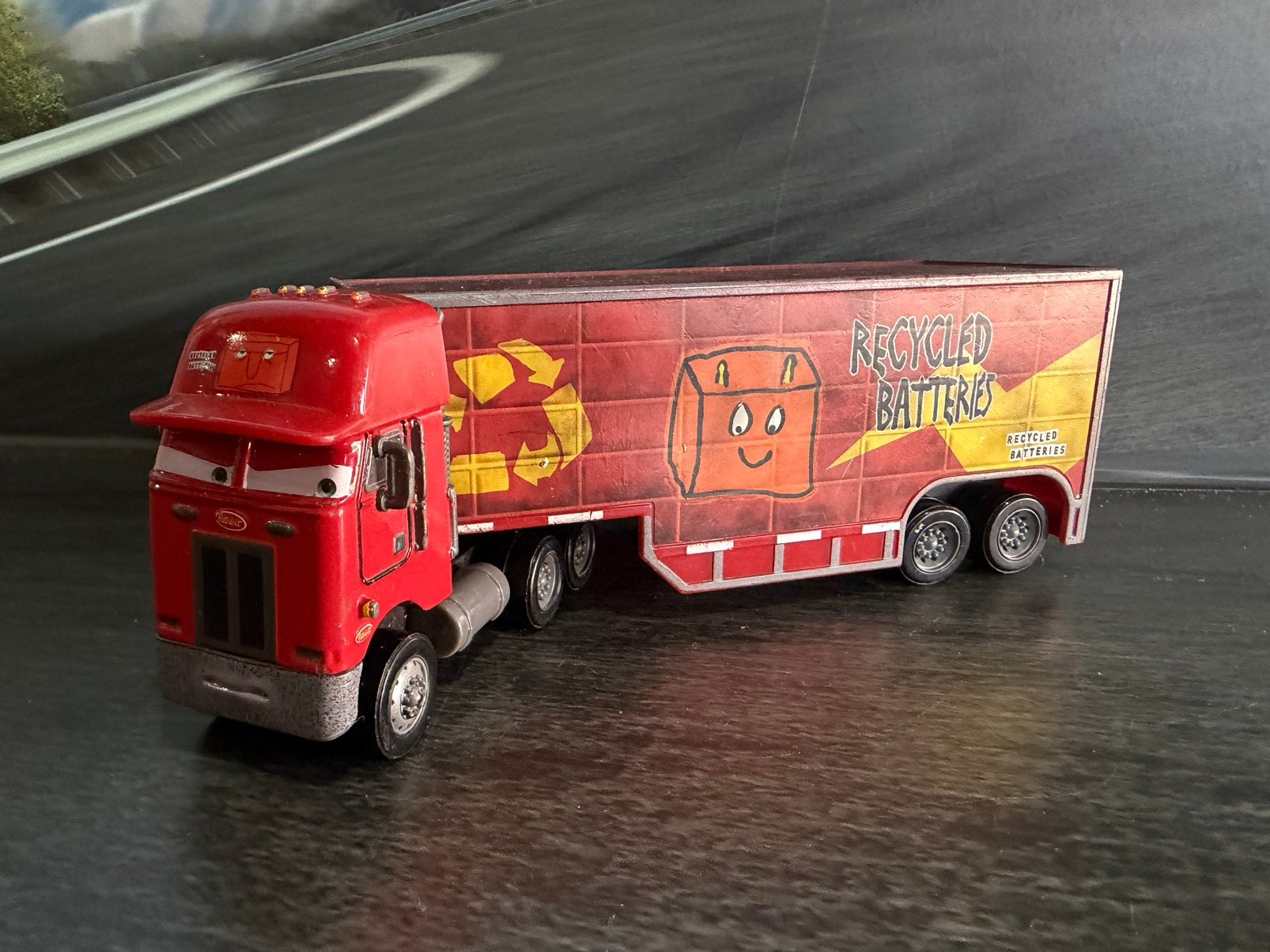 Disney Pixar Cars – Jerry Recycled Batteries Hauler – Mattel, Ophalen of Verzenden, Zo goed als nieuw