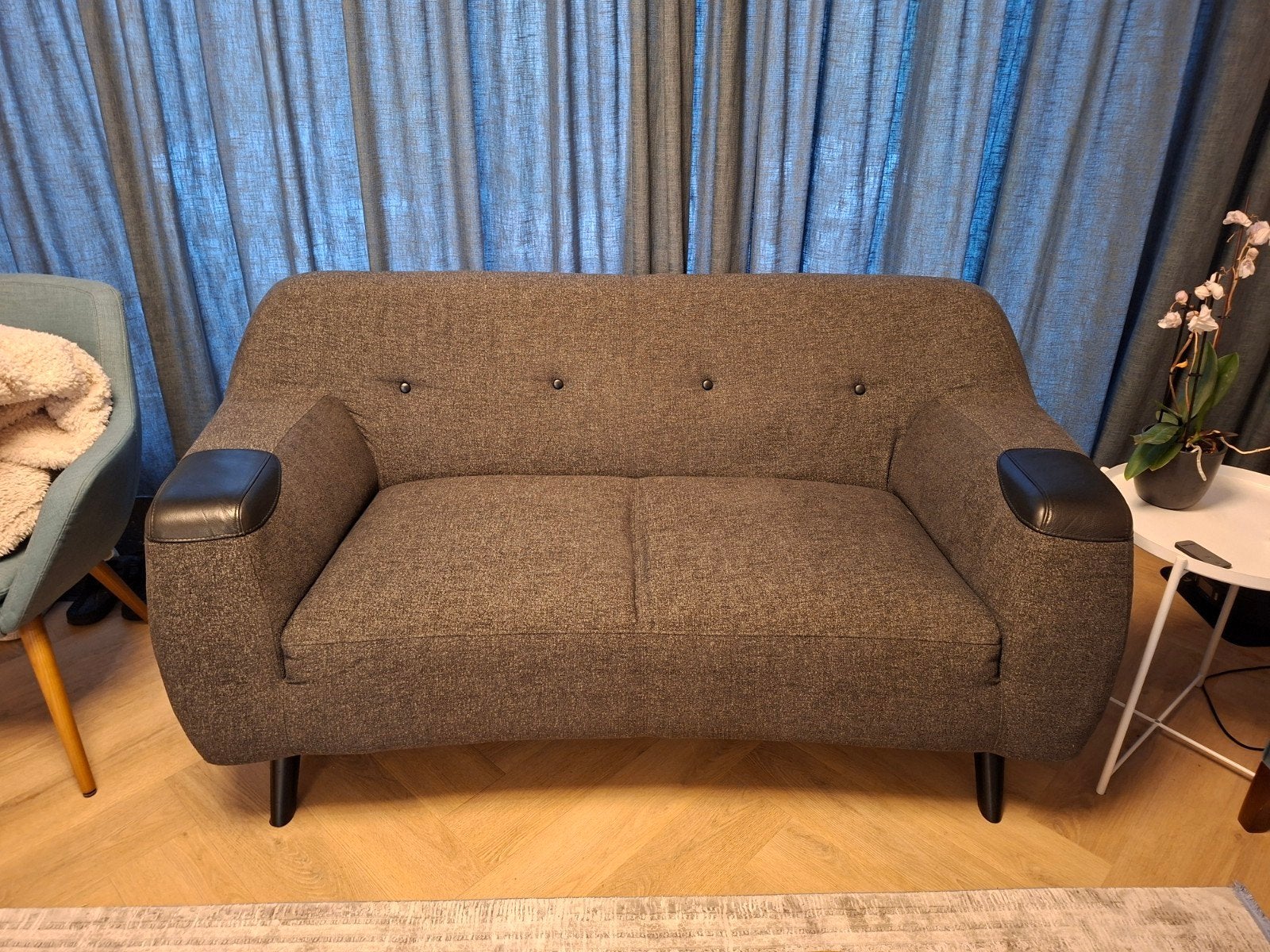 Comfortabele tweepersoonsbank met stoffen bekleding, Ophalen, Modern, Comfortabel, Gebruikt, 150 tot 200 cm