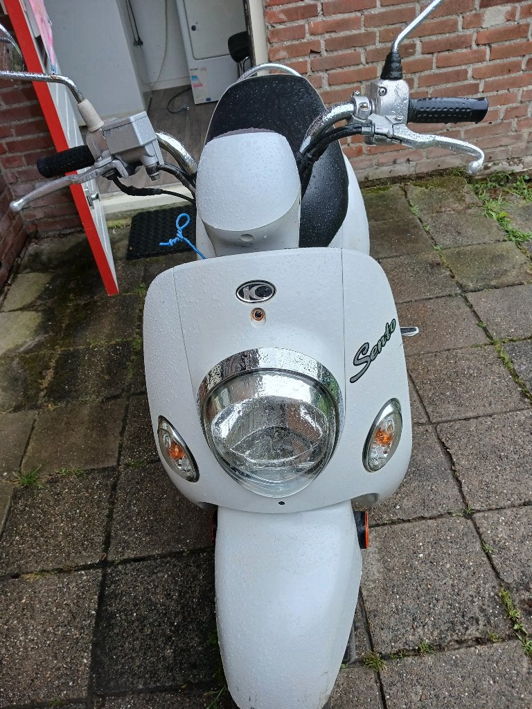 Defecte scooter kymco sym 50, Fietsen en Brommers, Ophalen, Gebruikt, SYM, Benzine