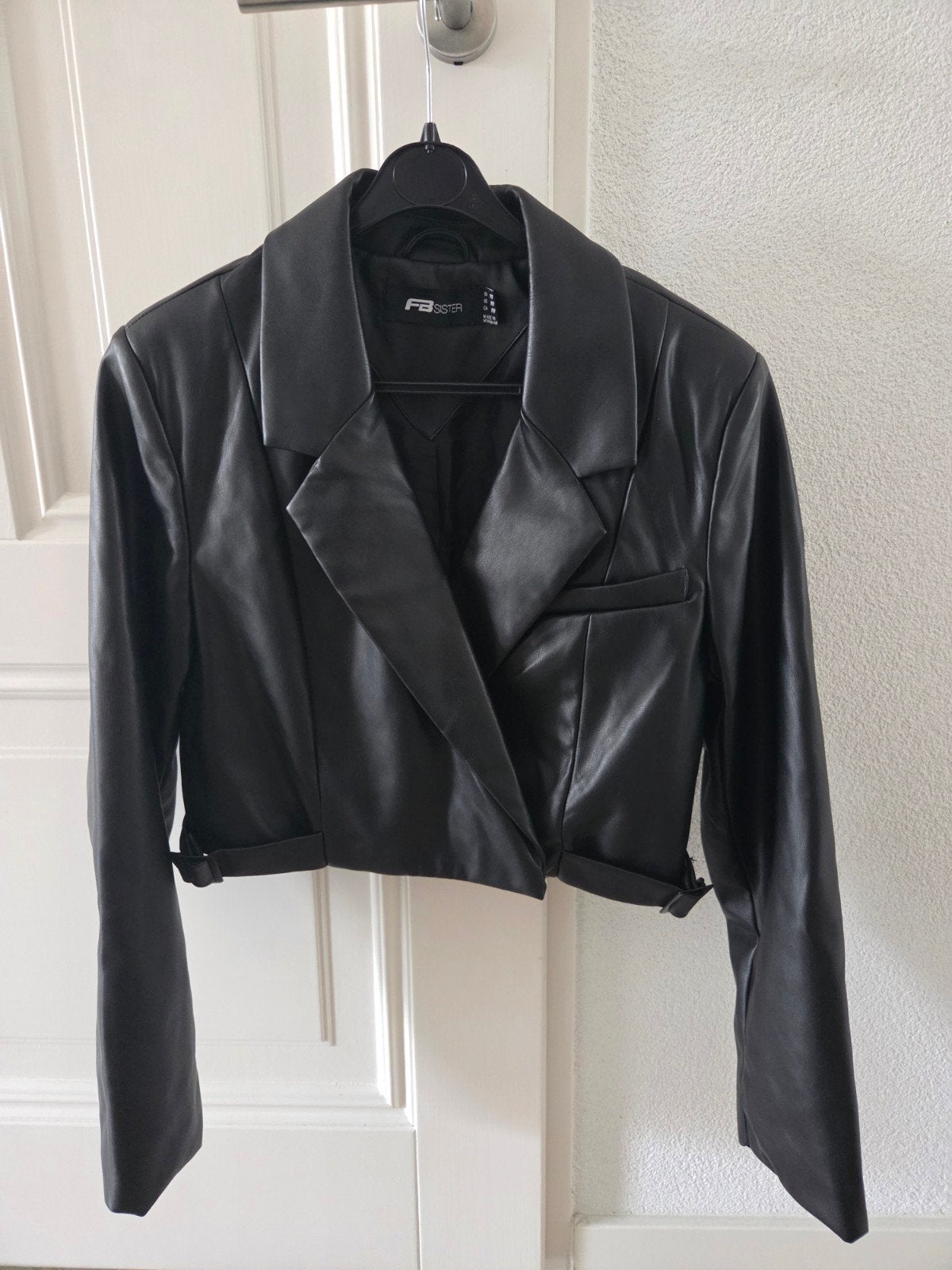 Zwart lederlook  jasje van FB Sister, Kleding | Dames, FB Sister, Ophalen of Verzenden, Zo goed als nieuw, Zwart