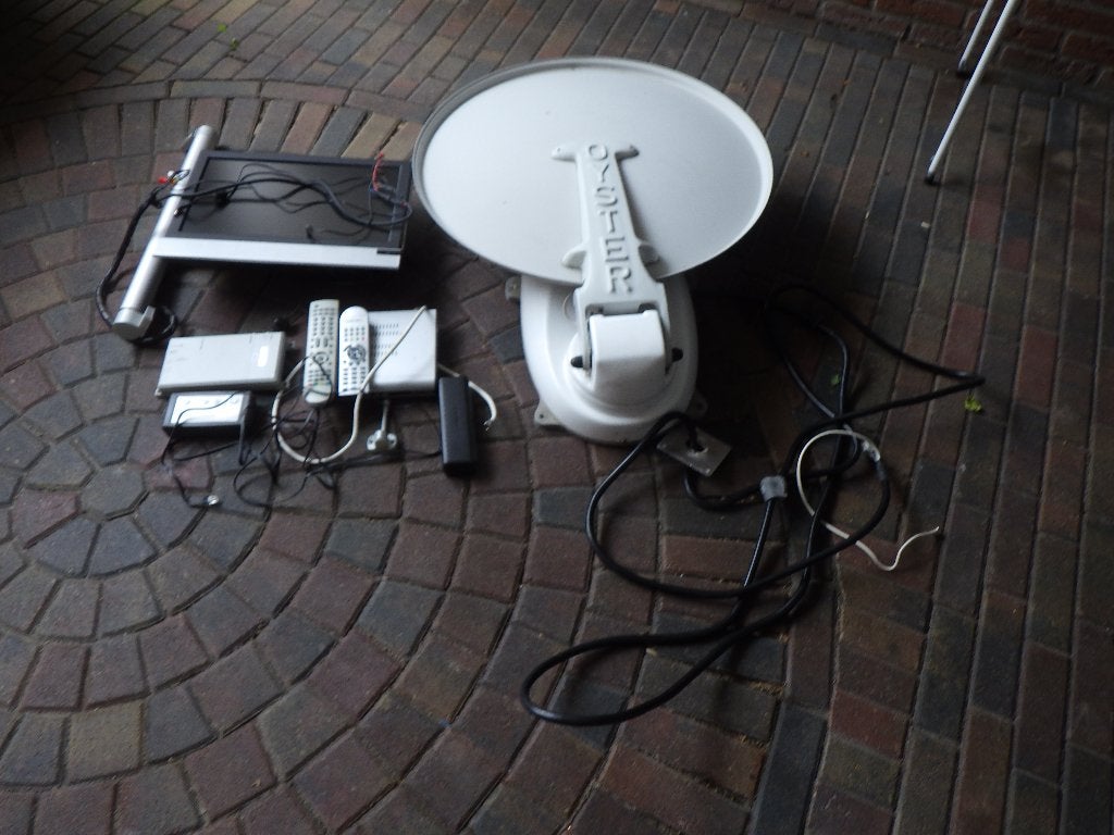 schotel antenne, Ophalen of Verzenden, Gebruikt, (Schotel)antenne, Overige merken