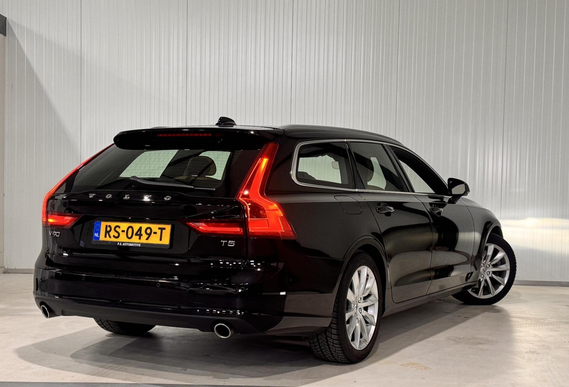 Volvo V90 2.0 T5 90th Anniversary Edition|KEYLESS|CAMERA, Auto's, Automaat, Euro 6, 4 cilinders, Zwart