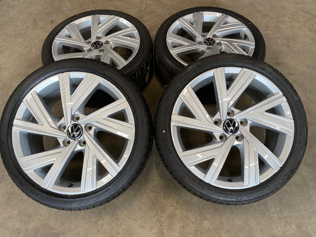 18 inch originele Bergamo velgen + zomerbanden VW Golf 8