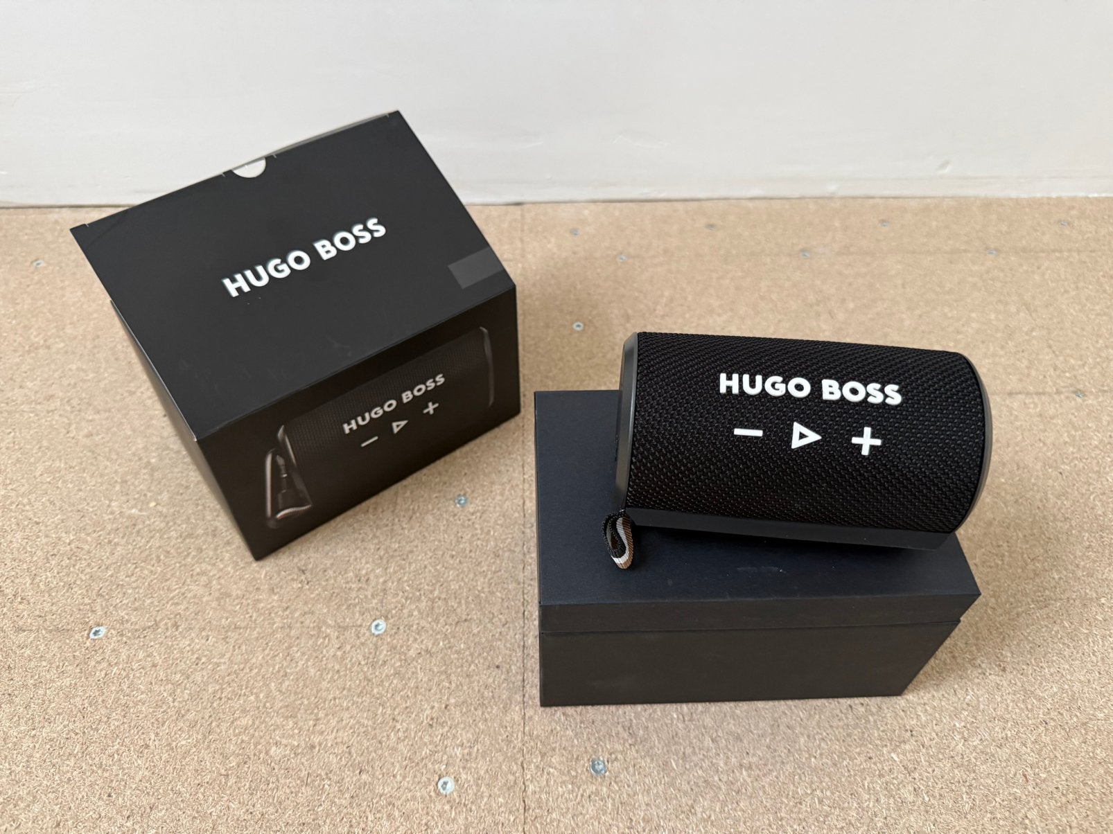 Nieuwe HUGO BOSS Iconic draadloze Bluetooth speaker, Ophalen of Verzenden, Nieuw