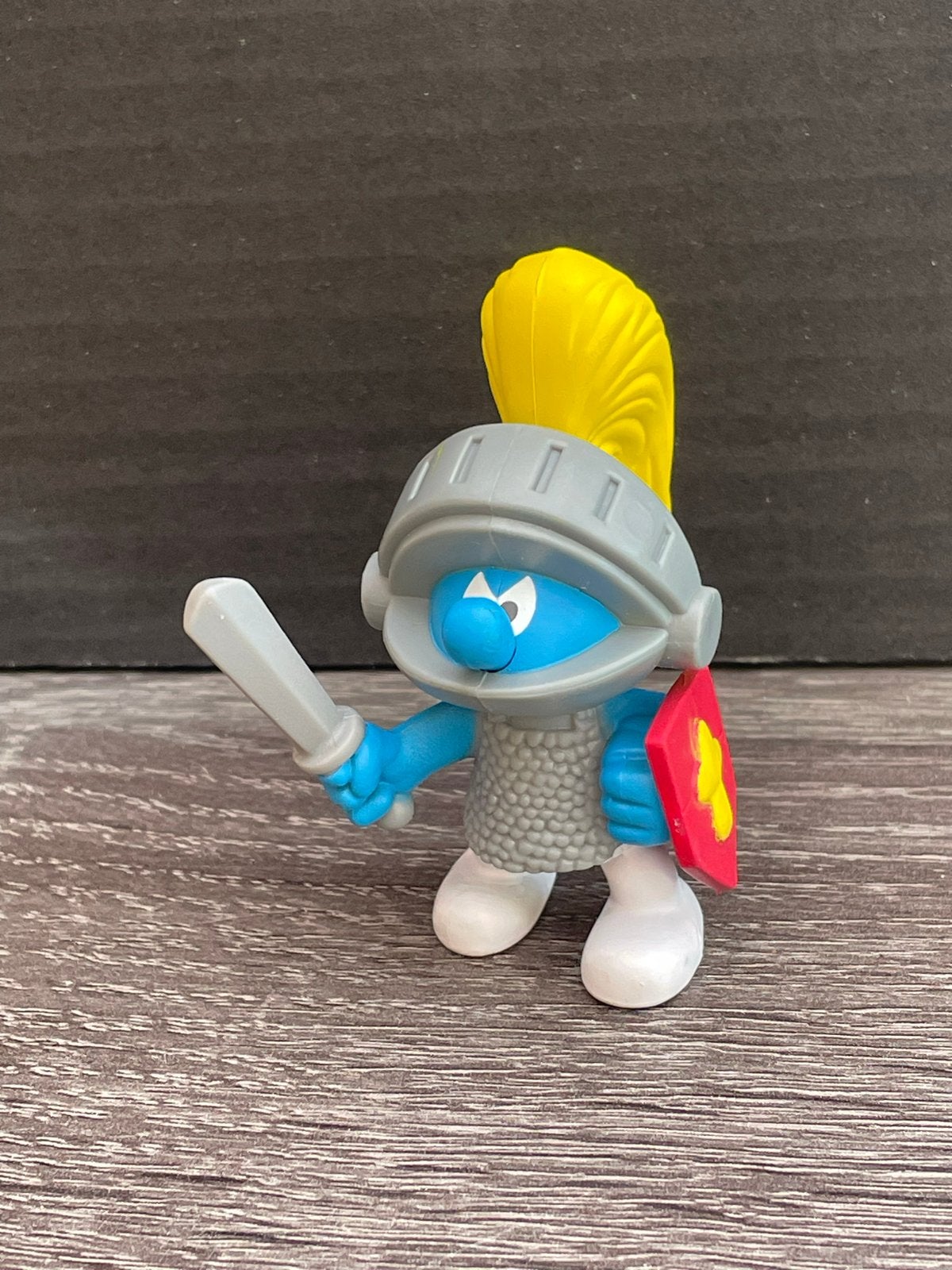 Smurf ridder figuurtje met zwaard en schild, Verzamelen, Smurfen, Ophalen of Verzenden, Gebruikt, Overige Smurfen, Poppetje, Figuurtje of Knuffel