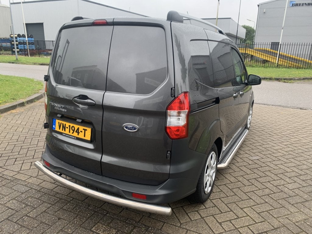 Ford Transit Courier Sidebars met rvs trede