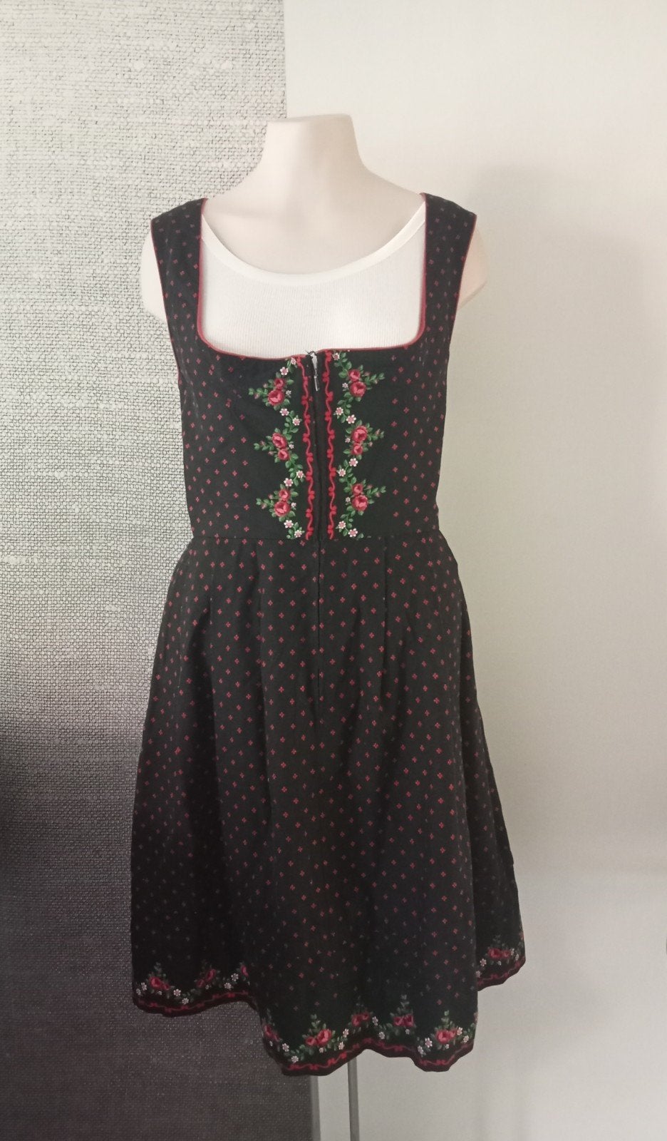 Salzburger Trachten Dirndl, Maat 38/40 (M), Zwart, Ophalen of Verzenden, Zo goed als nieuw