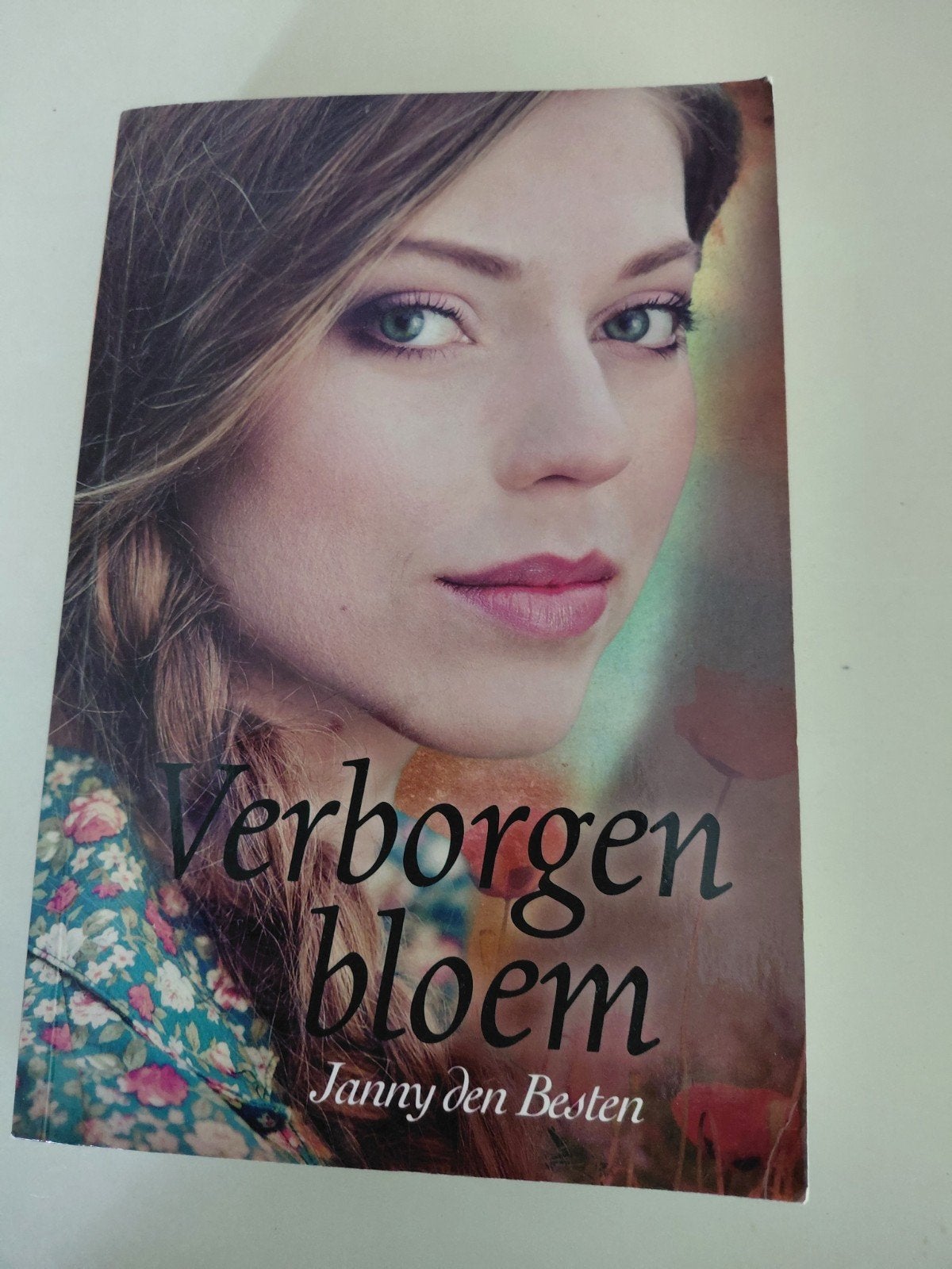 Verbergen Bloem - Janny den Besten, Ophalen of Verzenden, Gelezen, Janny den Besten, Nederland