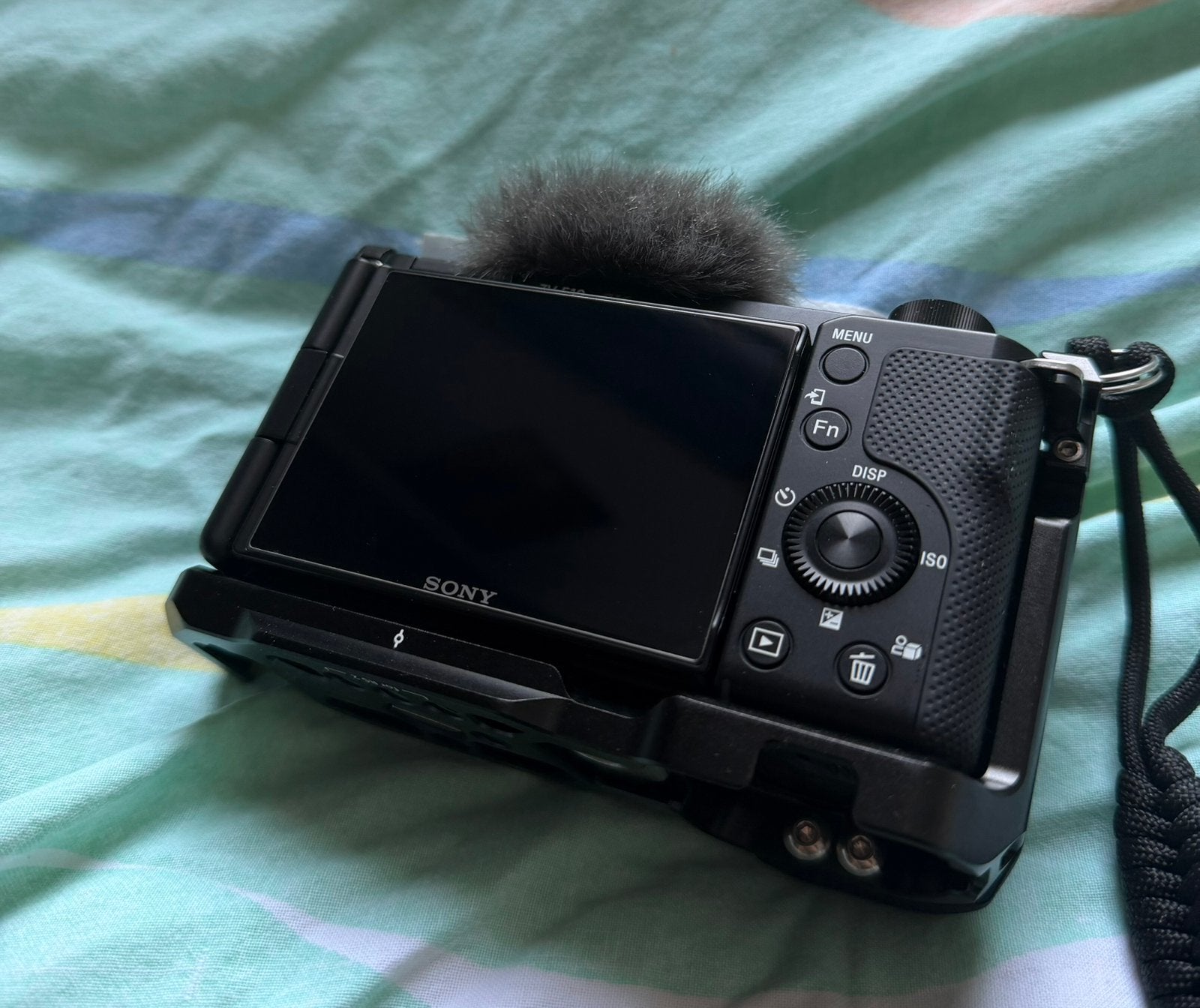 Foto 6 van Sony ZV-E10 (Nieuwstaat), SmallRig Cage, 256GB SD & accu’s