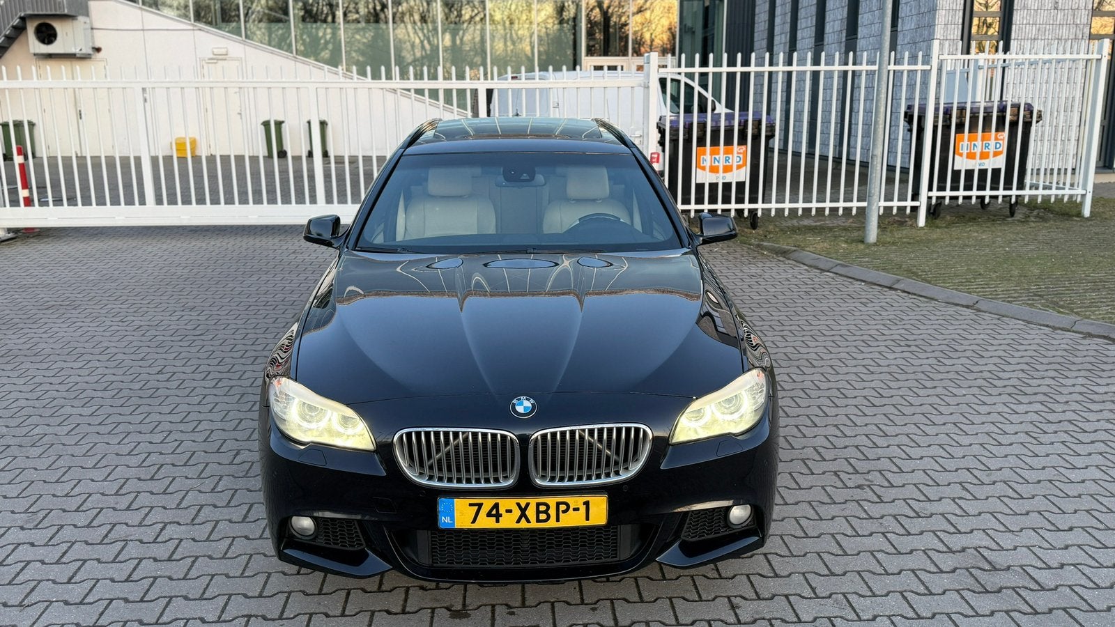 BMW 520i M-Pakket, Pano,breedset, trekhaak, Motorschade, Achterwielaandrijving, 4 cilinders, 2000 kg, Zwart