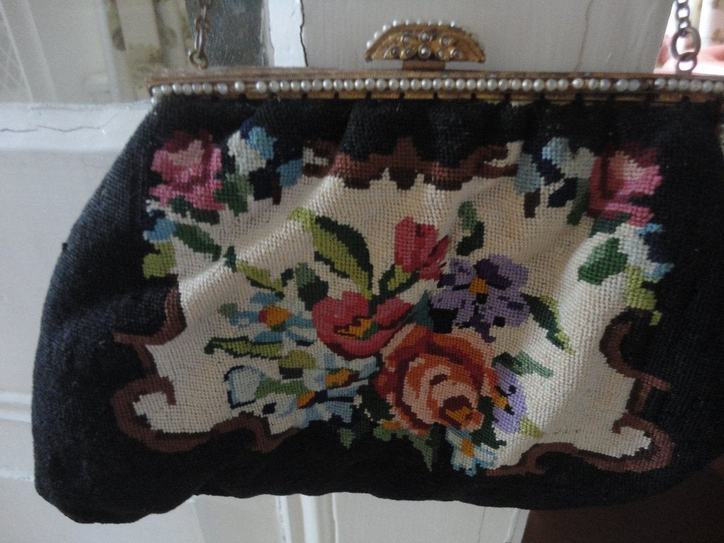antieke PETIT POINT TAS met prachtige sluiting, handtasje, Antiek en Kunst, Antiek | Kleding en Accessoires, Ophalen of Verzenden