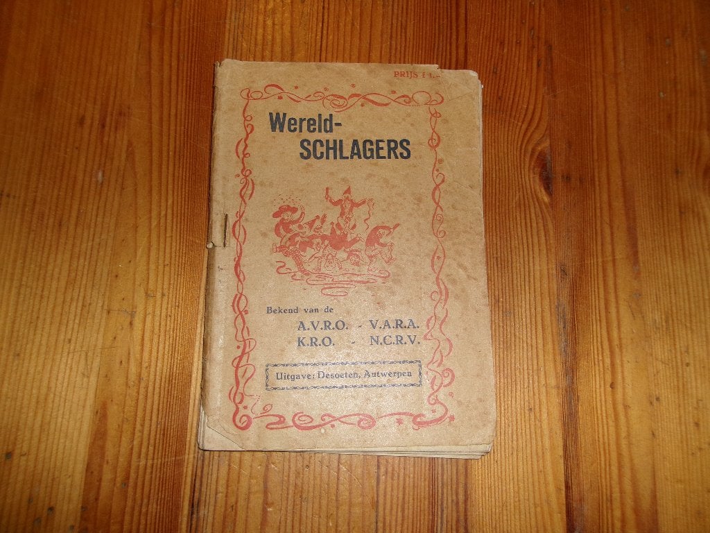 Wereldschlagers - AVRO / VARA / KRO / NCRV, Ophalen of Verzenden, Gelezen, Genre of Stijl