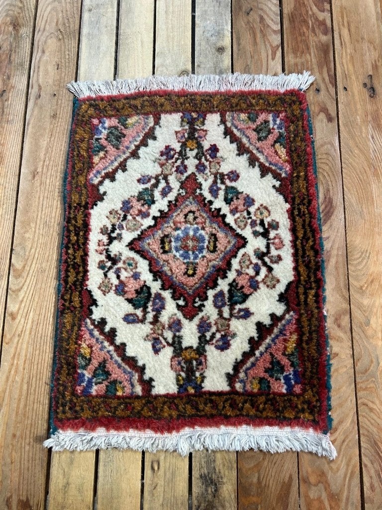 Perzisch tapijtje 57/43, Minder dan 50 cm, 50 tot 100 cm, Djt@dejuistetoon.eu, Ophalen of Verzenden